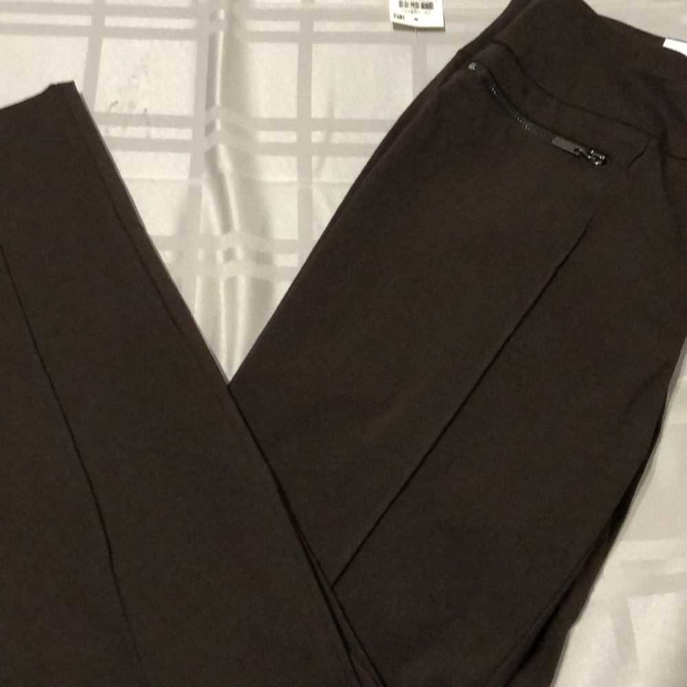 Stylish Skinny Leg Pants (NWT)